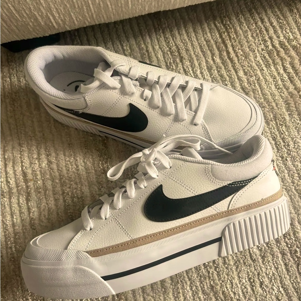 Nike Court Legacy Lift Sneaker